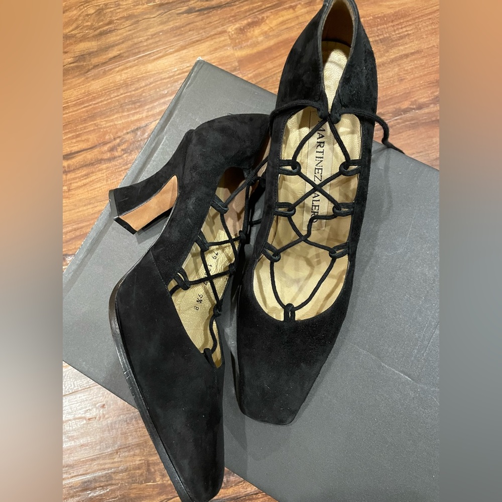 GREAT CONDITION Martinez Valero Womens Size 9.5 Black Suede Lace-Up Chunky Heels